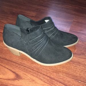 Size 7.5 rocket dog heels